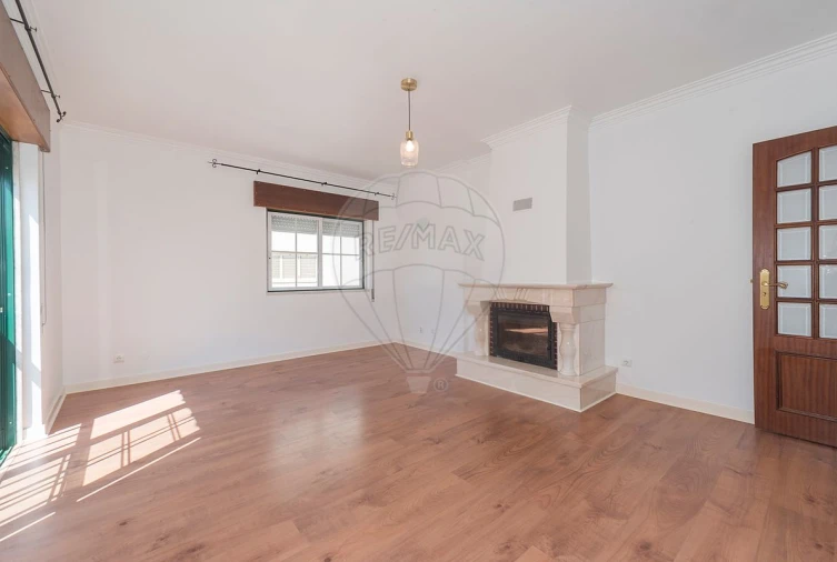 Apartamento T2 para Arrendamento em Carcavelos e Parede Foto 2