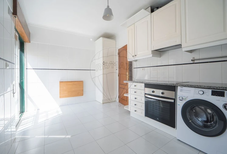 Apartamento T2 para Arrendamento em Carcavelos e Parede Foto 9