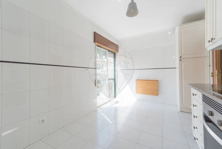 Apartamento T2 para Arrendamento em Carcavelos e Parede Foto 7