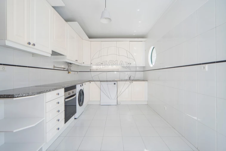 Apartamento T2 para Arrendamento em Carcavelos e Parede Foto 5