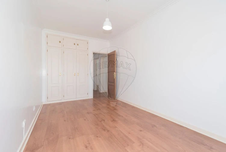 Apartamento T2 para Arrendamento em Carcavelos e Parede Foto 12