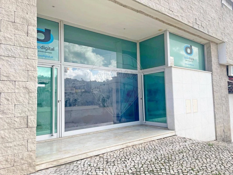 Loja para Arrendamento em Barcarena Foto 1