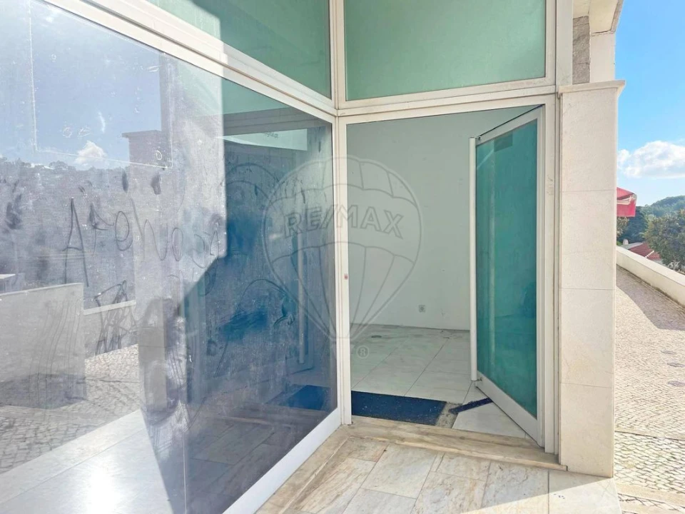 Loja para Arrendamento em Barcarena Foto 6