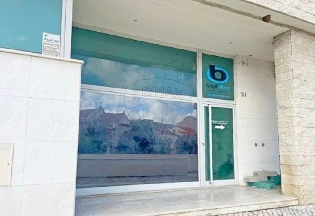 Loja para Arrendamento em Barcarena Foto 2