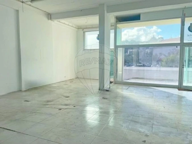 Loja para Arrendamento em Barcarena Foto 7