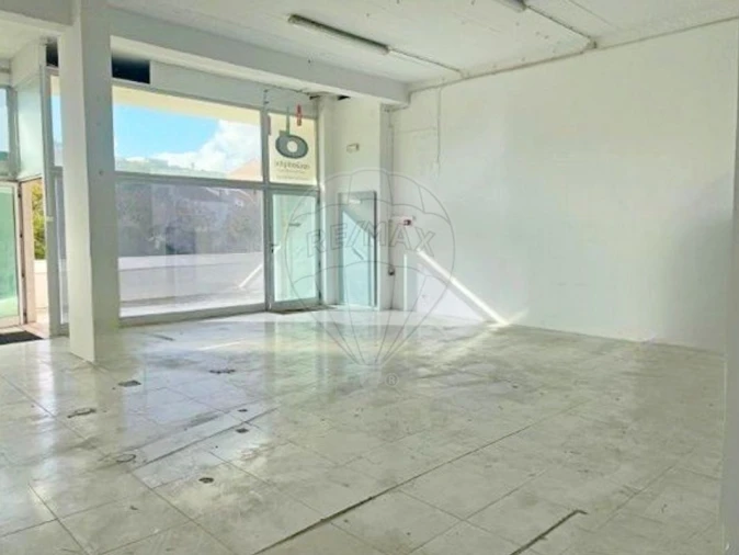 Loja para Arrendamento em Barcarena Foto 8