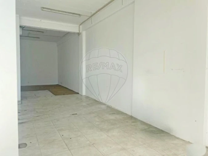 Loja para Arrendamento em Barcarena Foto 10