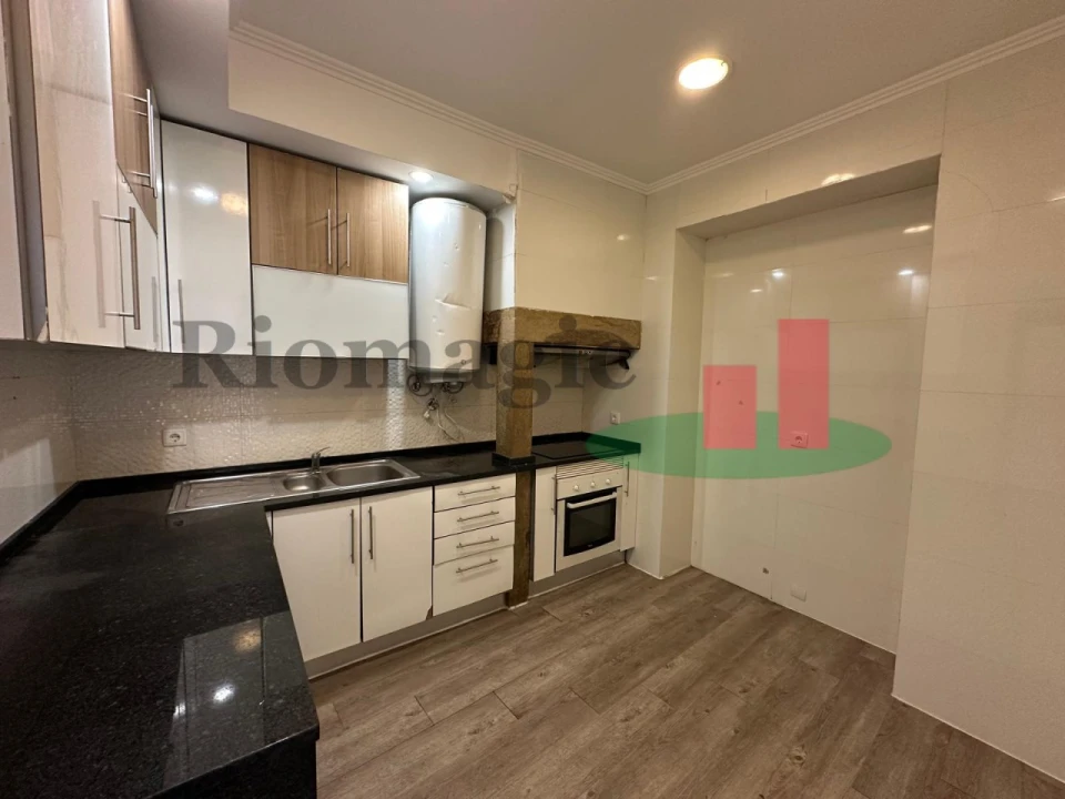 Apartamento T3 para Venda em Santa Maria Maior Foto 8