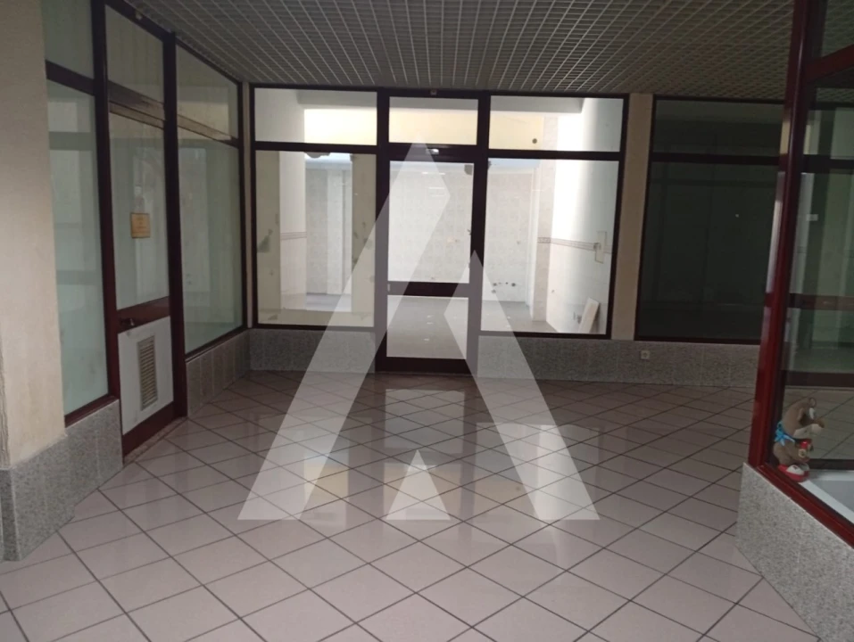 Loja para Arrendamento em Penafiel Foto 1
