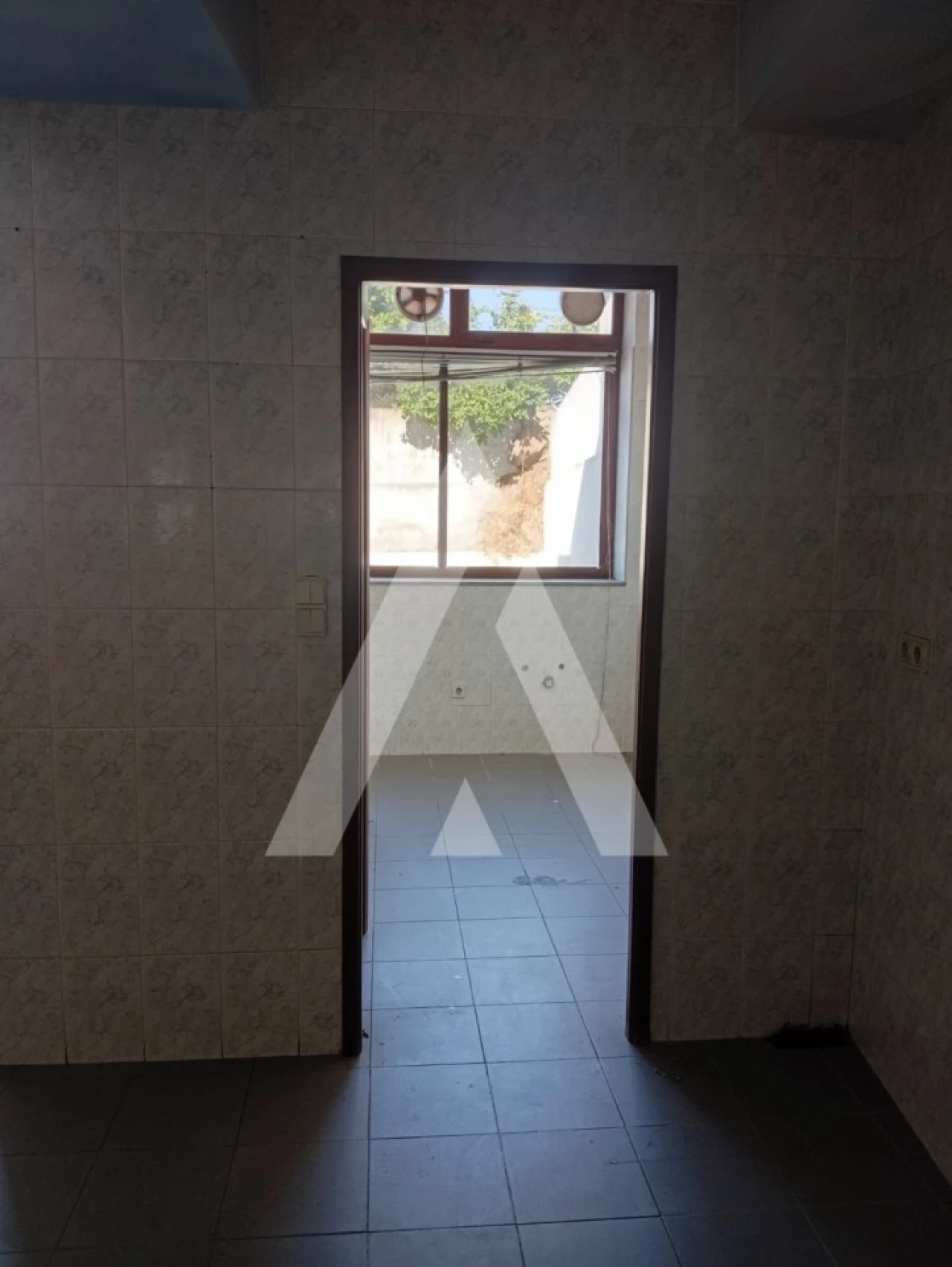 Loja para Arrendamento em Penafiel Foto 2