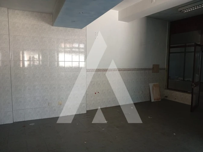 Loja para Arrendamento em Penafiel Foto 8