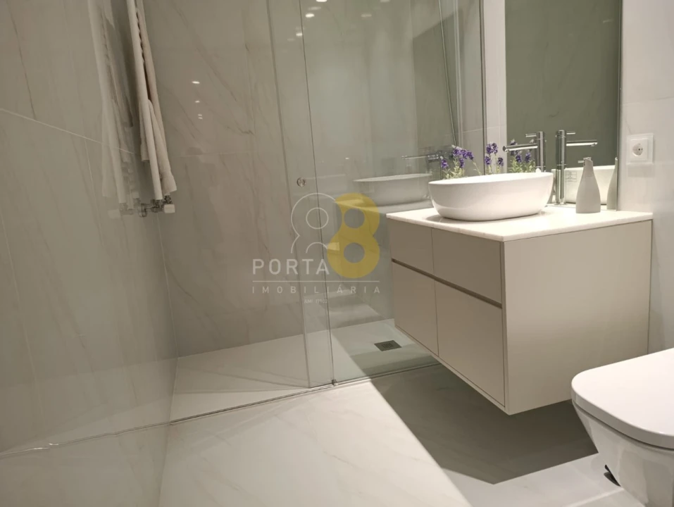 Apartamento T3 para Venda em Lordelo do Ouro e Massarelos Foto 32