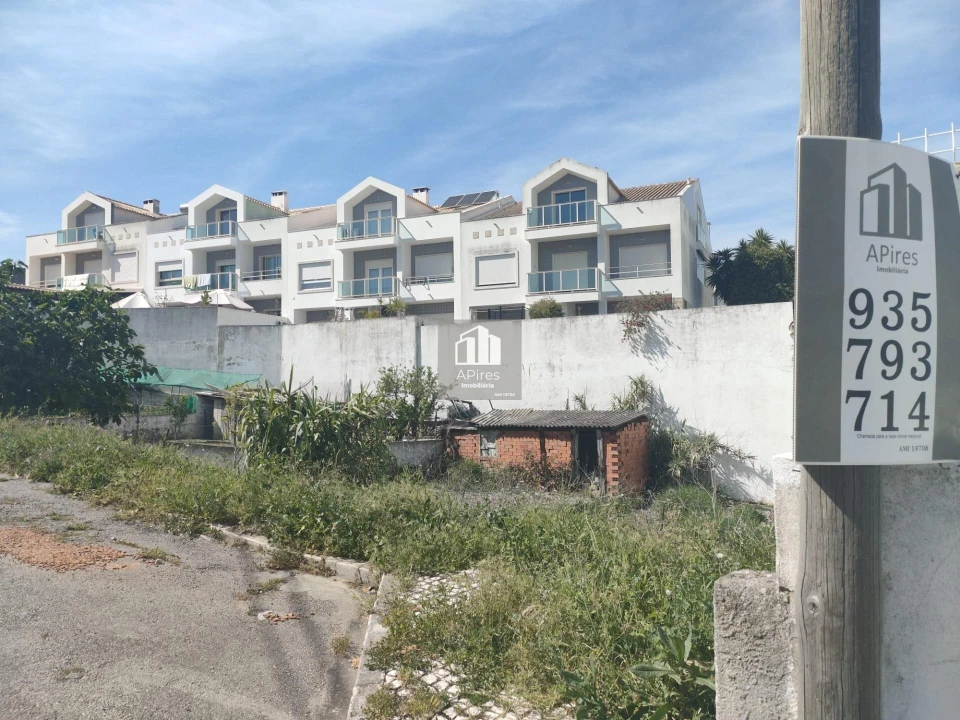 Terreno para Venda em Charneca de Caparica e Sobreda Foto 1