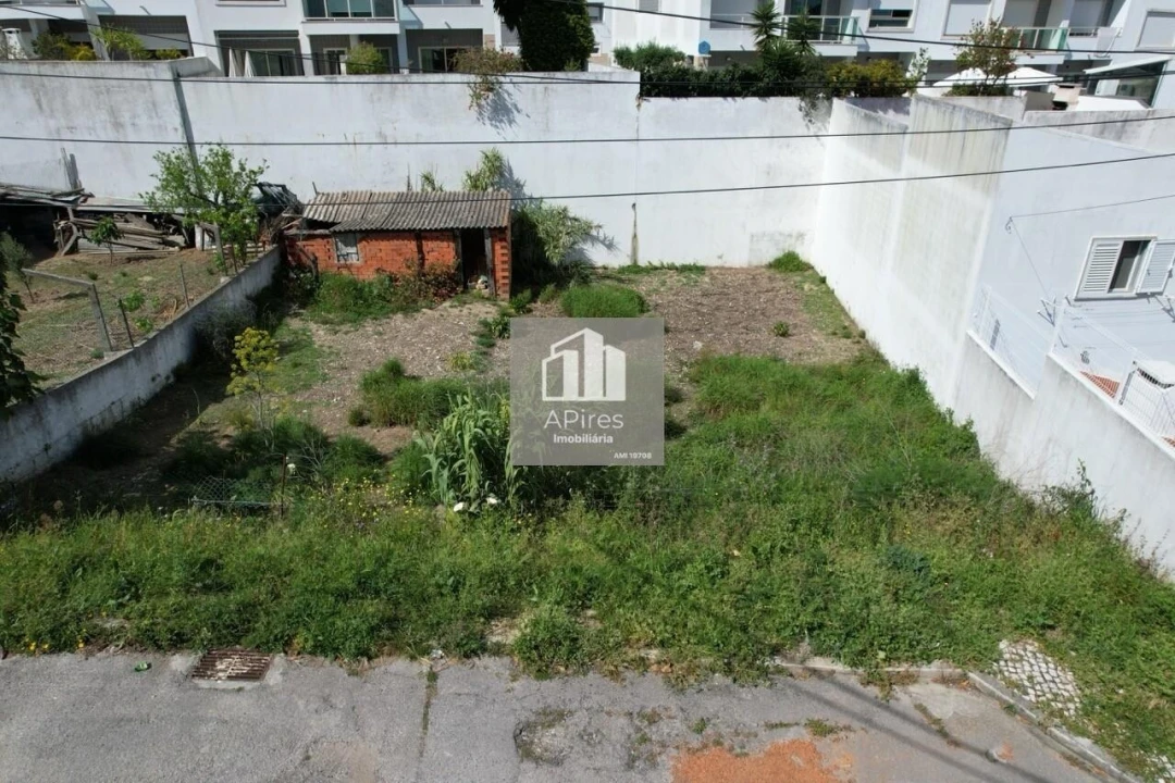 Terreno para Venda em Charneca de Caparica e Sobreda Foto 3