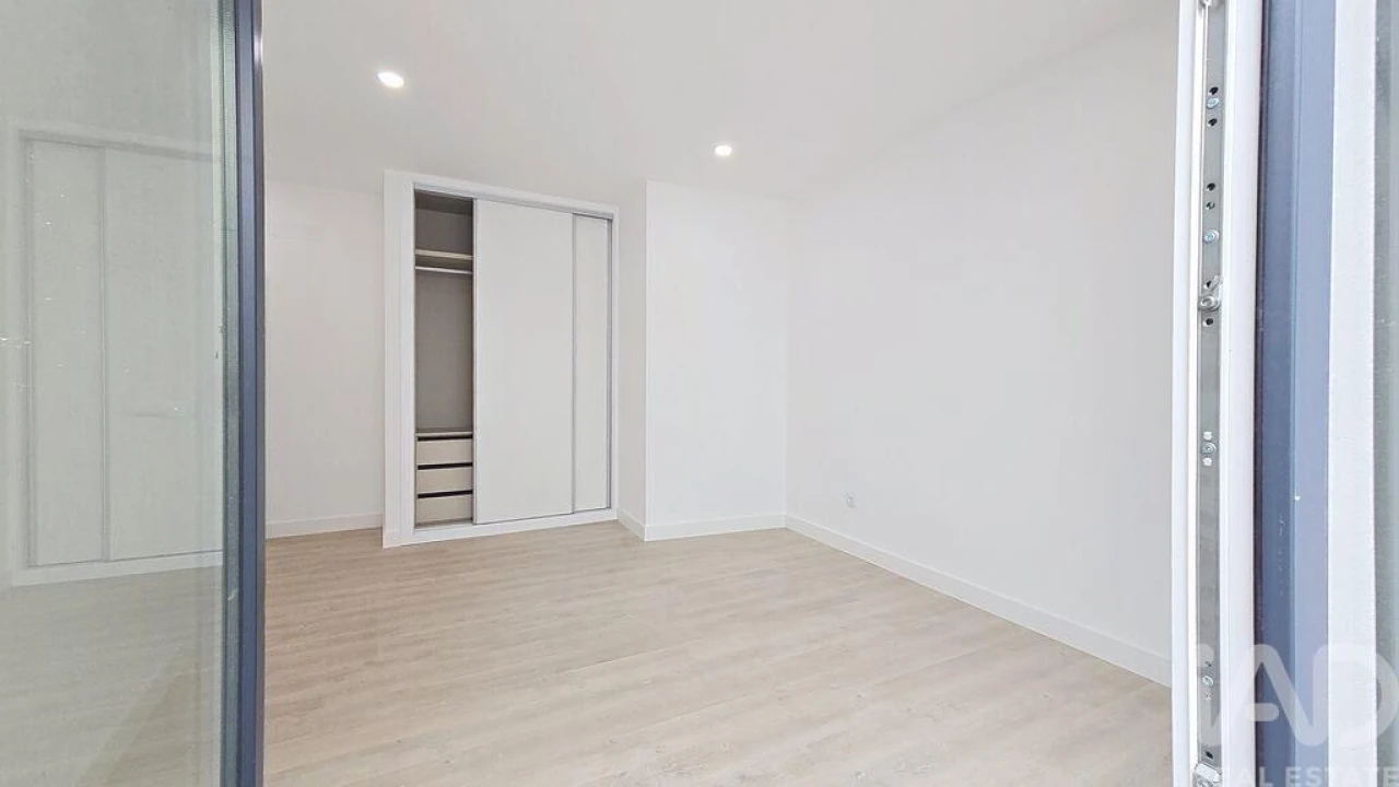 Apartamento T2 para Venda em Santa Maria, São Pedro e Matacães Foto 23