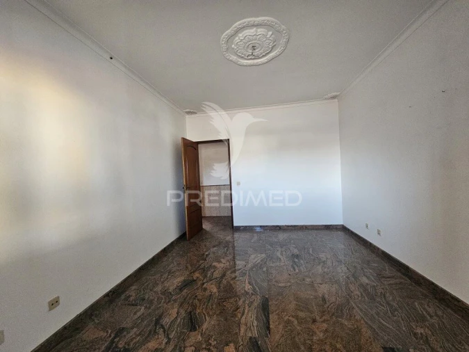 Apartamento T4 para Venda em Gaio-Rosário e Sarilhos Pequenos Foto 8