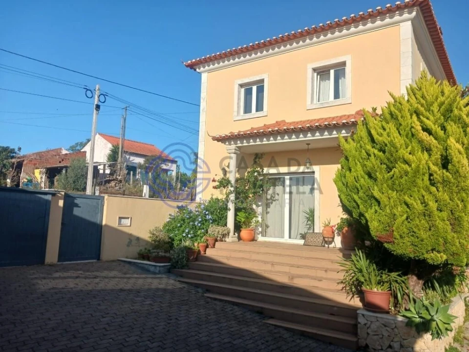 Moradia T4 para Venda em Peral Foto 1