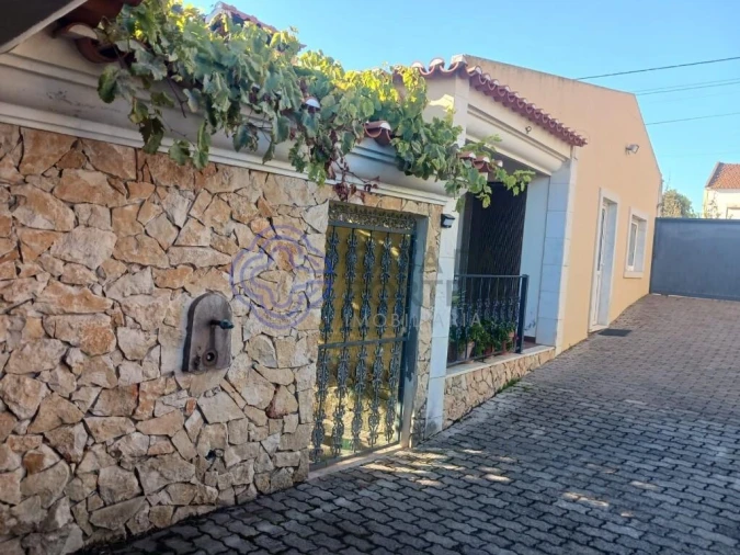 Moradia T4 para Venda em Peral Foto 4