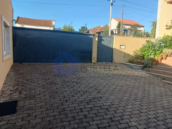 Moradia T4 para Venda em Peral Foto 3