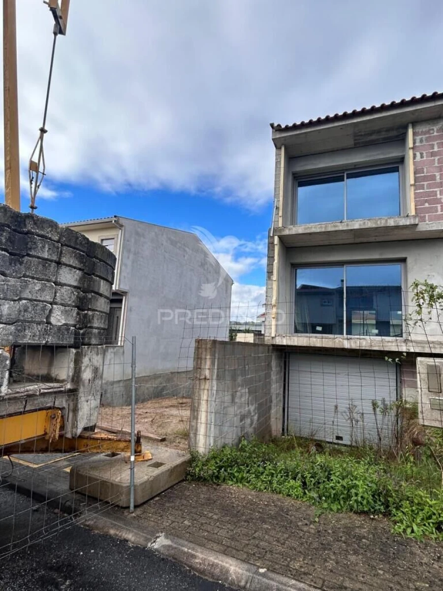 Moradia T3 para Venda em Turiz Foto 4