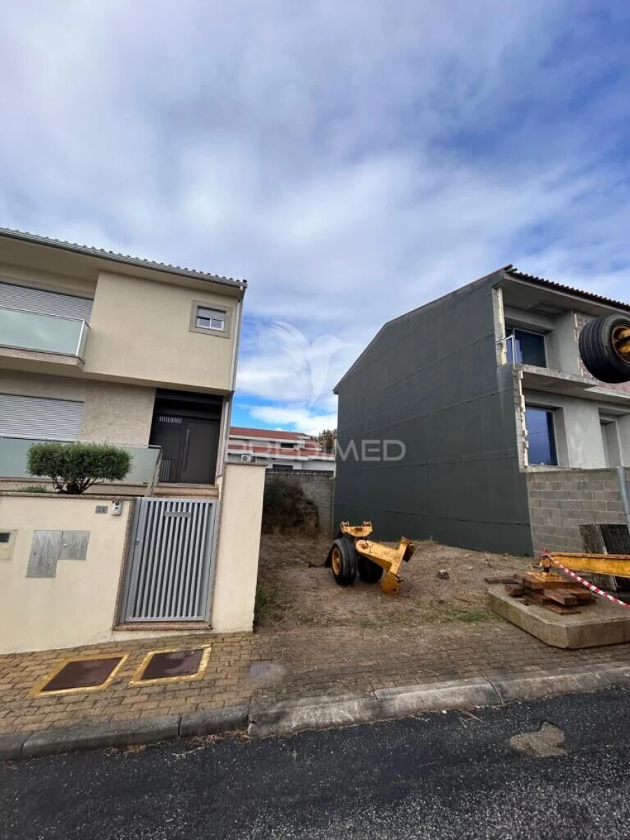 Moradia T3 para Venda em Turiz