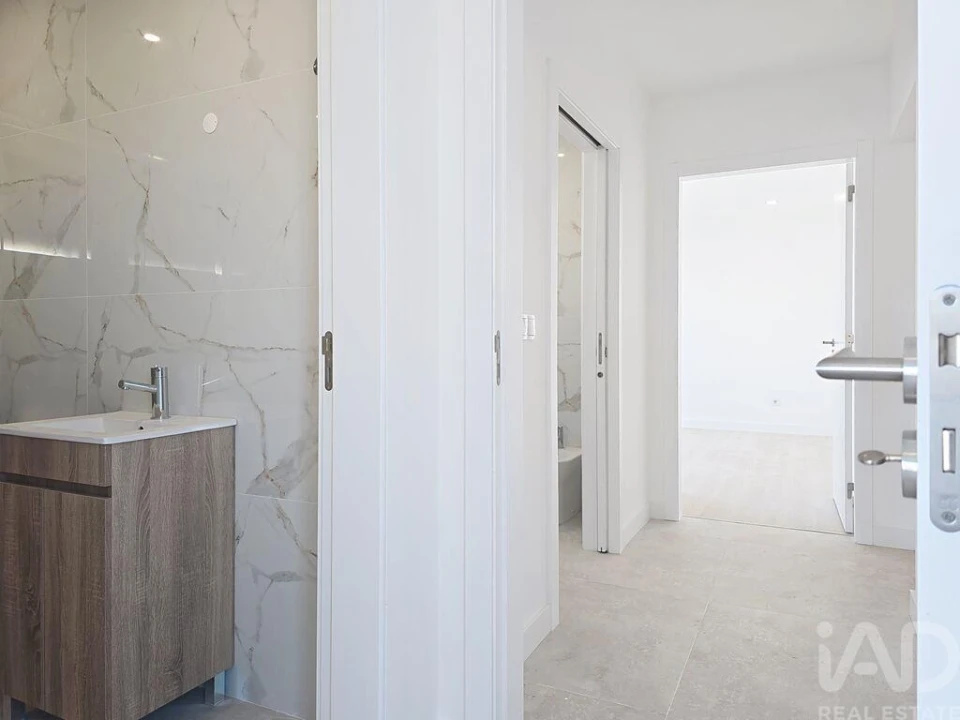 Apartamento T2 para Venda em Santa Maria, São Pedro e Matacães Foto 27