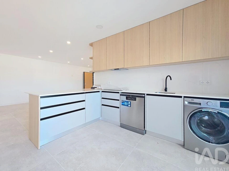 Apartamento T2 para Venda em Santa Maria, São Pedro e Matacães Foto 9