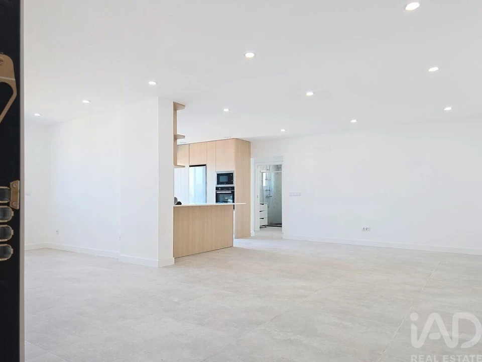 Apartamento T2 para Venda em Santa Maria, São Pedro e Matacães Foto 2