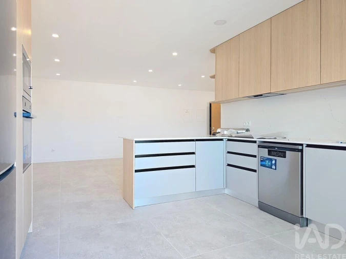 Apartamento T2 para Venda em Santa Maria, São Pedro e Matacães Foto 7