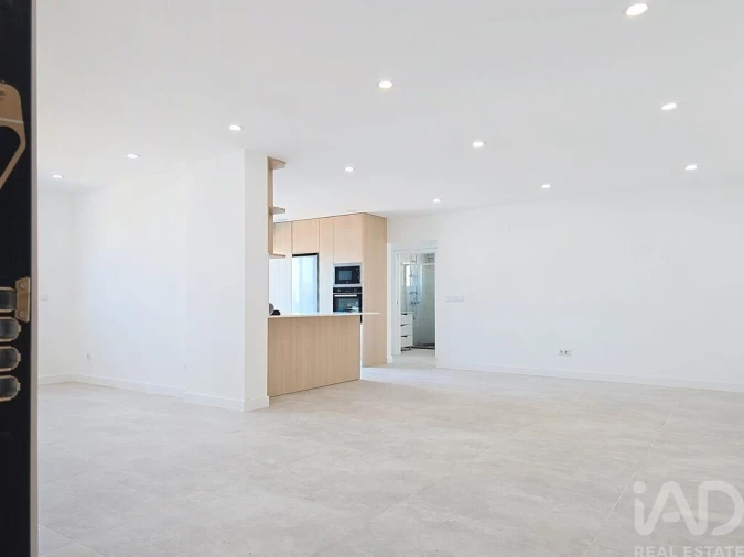 Apartamento T2 para Venda em Santa Maria, São Pedro e Matacães Foto 2