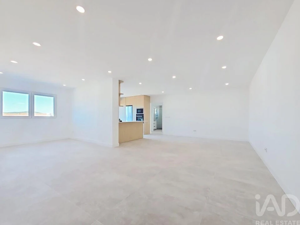 Apartamento T2 para Venda em Santa Maria, São Pedro e Matacães Foto 3