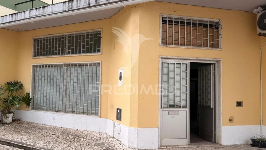 Loja para Venda em Azeitão (São Lourenço e São Simão)