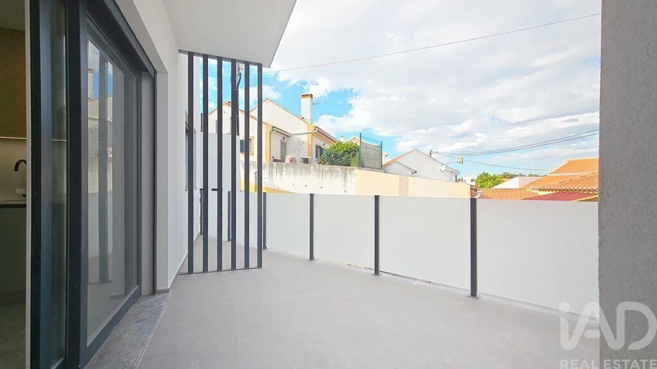 Apartamento T2 para Venda em Santa Maria, São Pedro e Matacães Foto 1