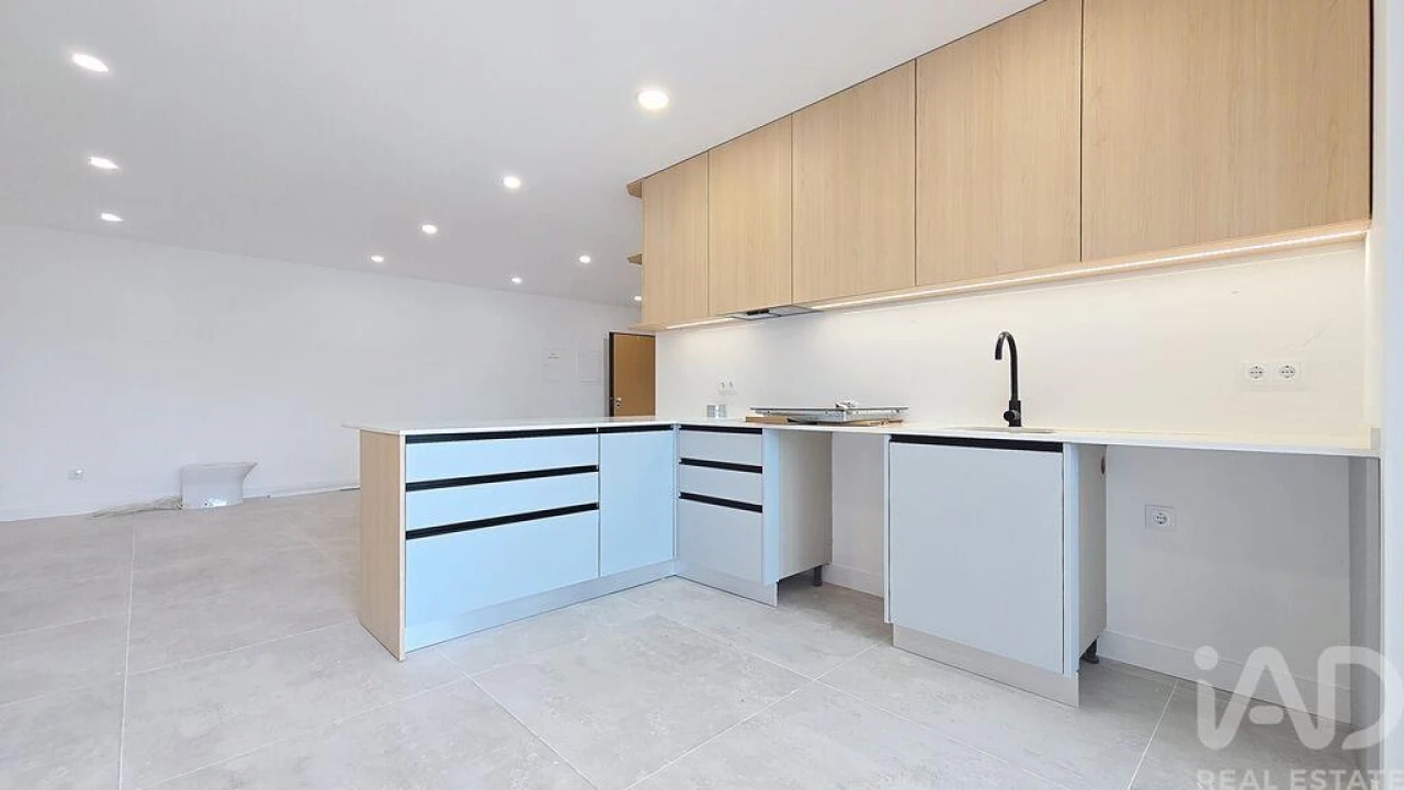 Apartamento T2 para Venda em Santa Maria, São Pedro e Matacães Foto 4