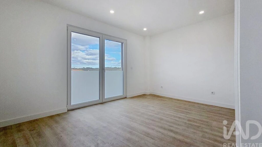 Apartamento T2 para Venda em Santa Maria, São Pedro e Matacães Foto 23