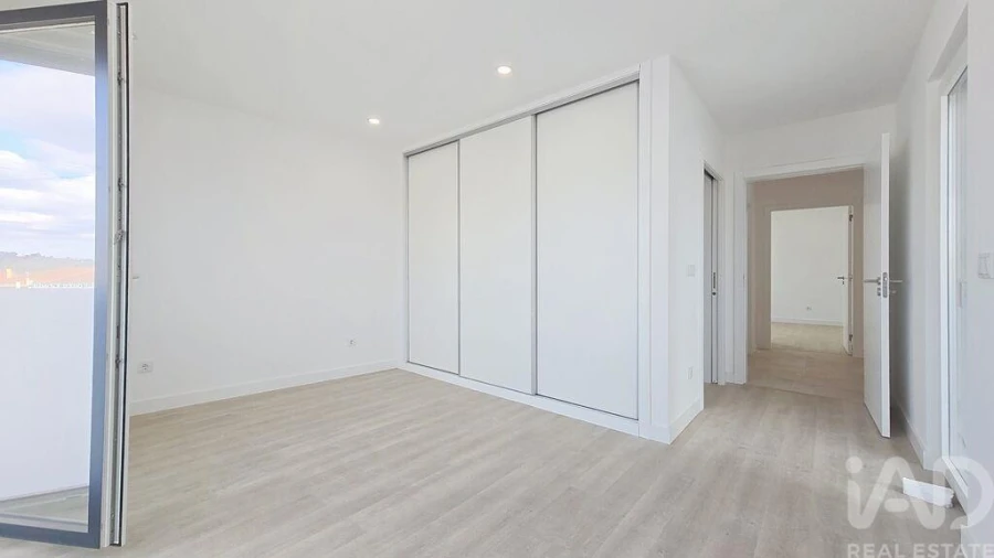 Apartamento T2 para Venda em Santa Maria, São Pedro e Matacães Foto 25