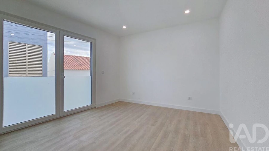 Apartamento T2 para Venda em Santa Maria, São Pedro e Matacães Foto 17