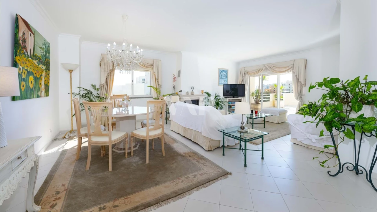 Apartamento T4 para Venda em Quarteira Foto 2