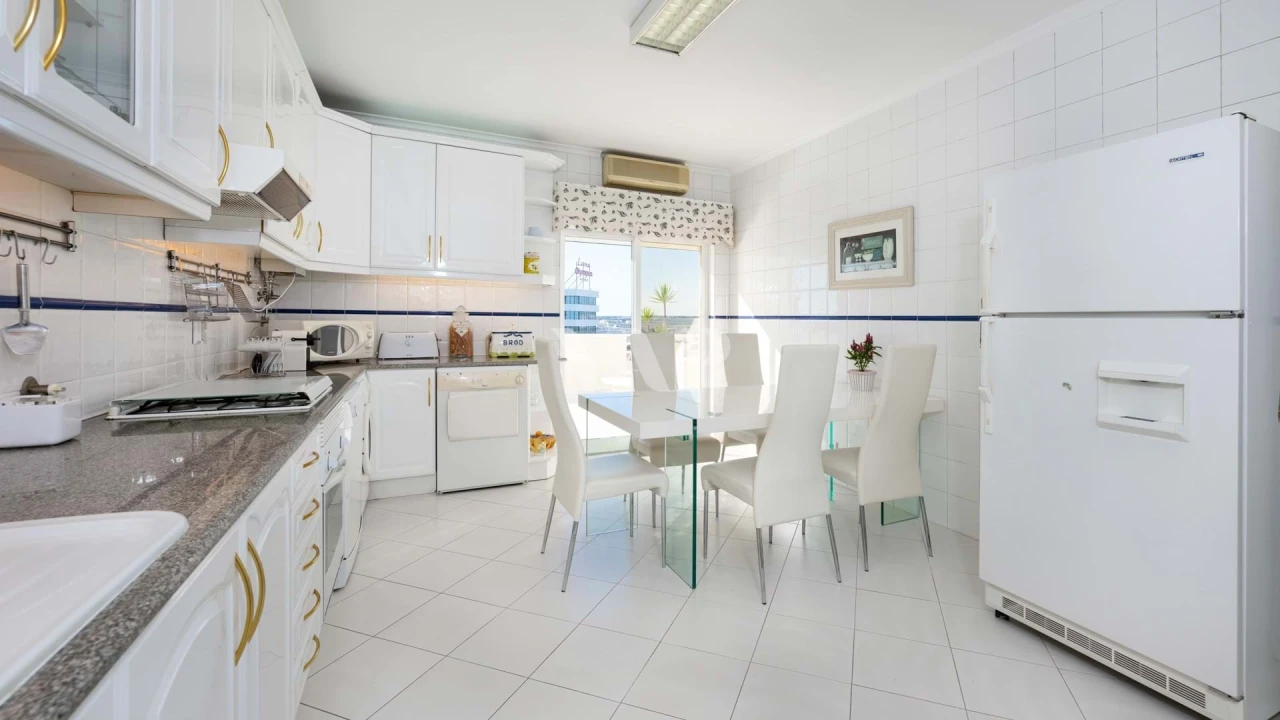 Apartamento T4 para Venda em Quarteira Foto 12