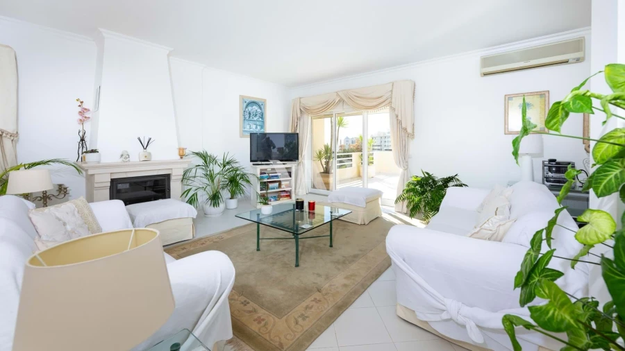 Apartamento T4 para Venda em Quarteira Foto 7