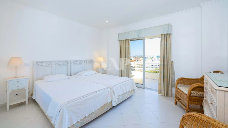 Apartamento T4 para Venda em Quarteira Foto 4