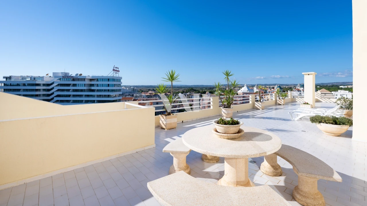 Apartamento T4 para Venda em Quarteira Foto 8