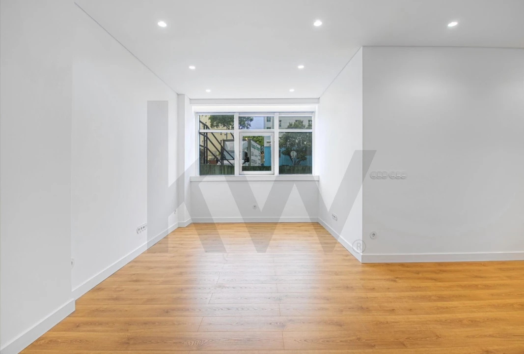 Apartamento T2 para Venda em Areeiro Foto 14