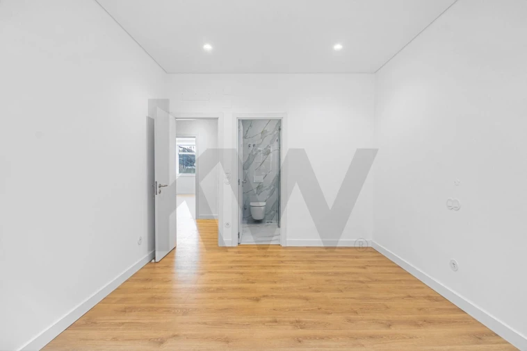 Apartamento T2 para Venda em Areeiro Foto 7