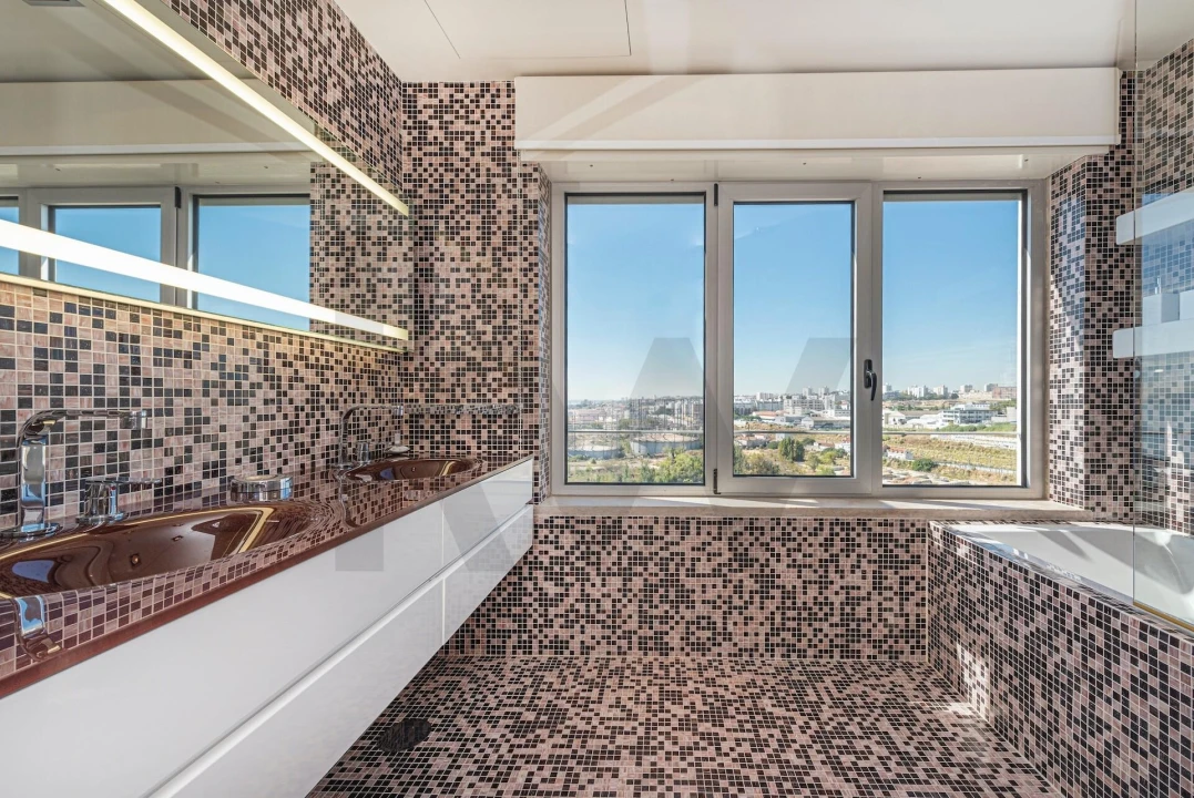 Apartamento T4 para Venda em Parque das Nações Foto 46