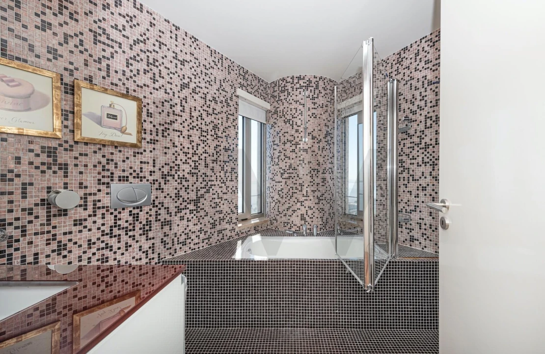 Apartamento T4 para Venda em Parque das Nações Foto 29