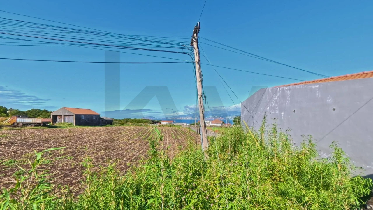 Moradia T3 para Venda em Madalena Foto 5