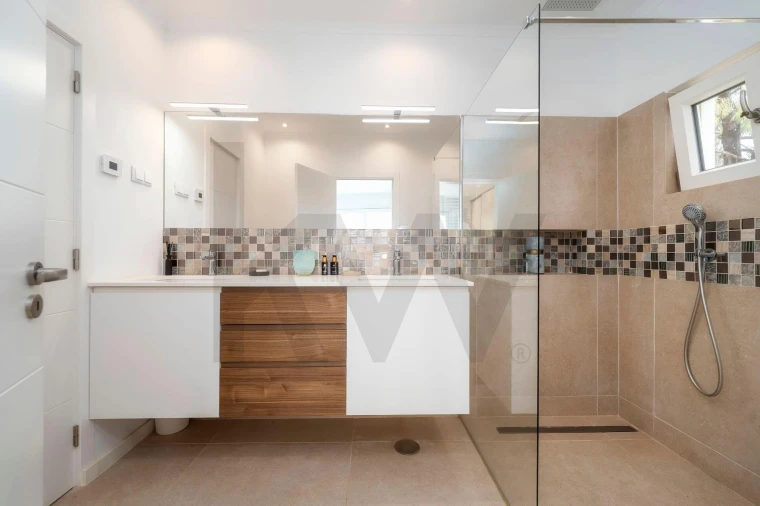 Moradia T4 para Venda em Loule (São Sebastião) Foto 23