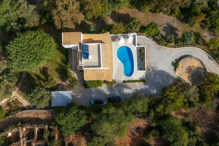 Moradia T4 para Venda em Loule (São Sebastião) Foto 1