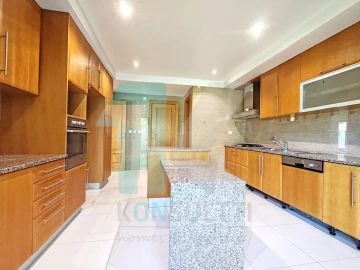 Moradia T4 para Venda em Alcabideche